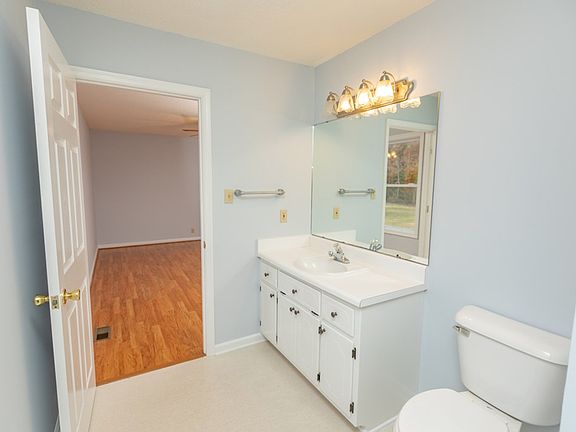 5th image of 305 Allen Ct APT A