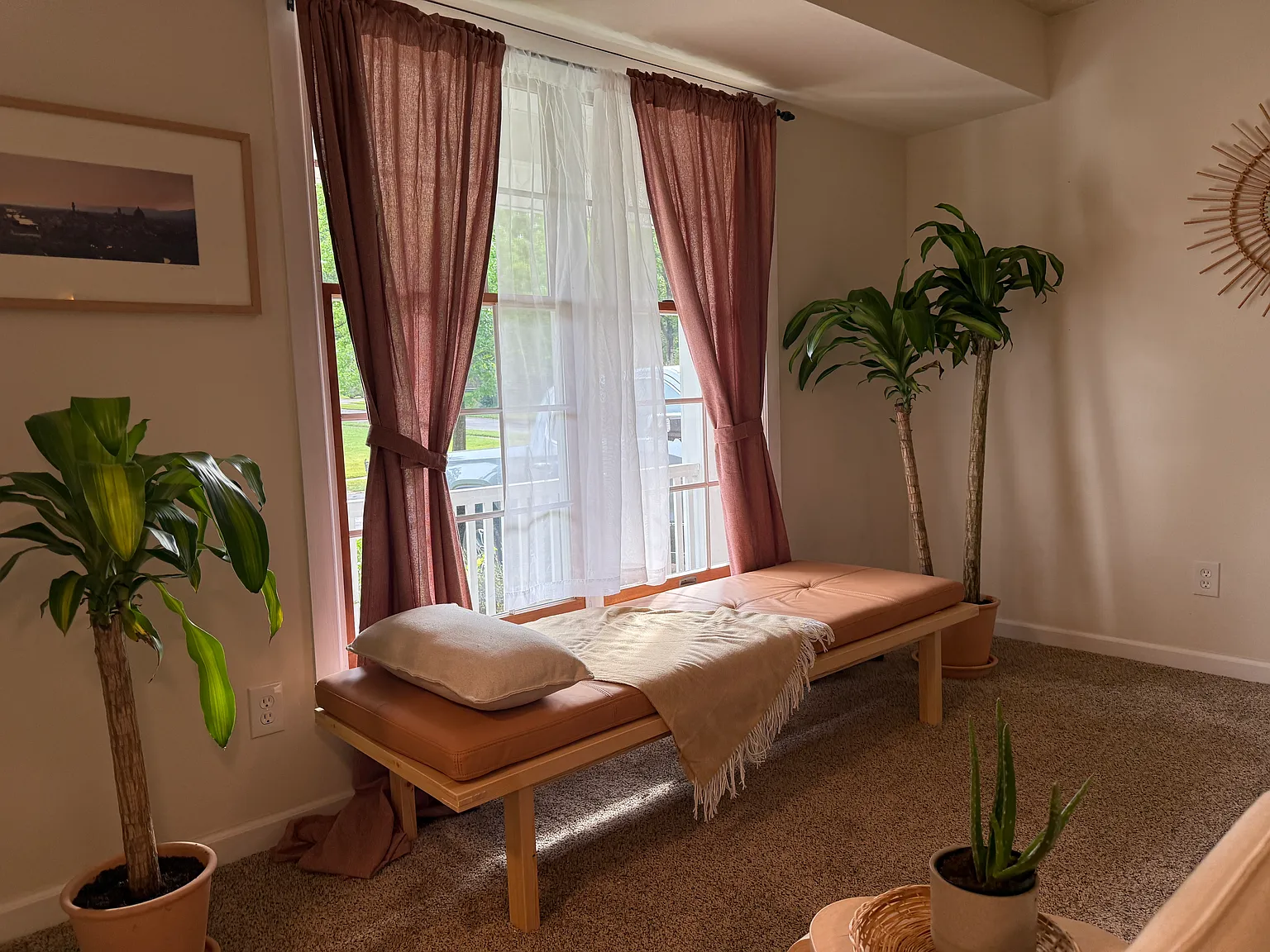 3 bed, 2043 sqft, $3,995 — Photo 2