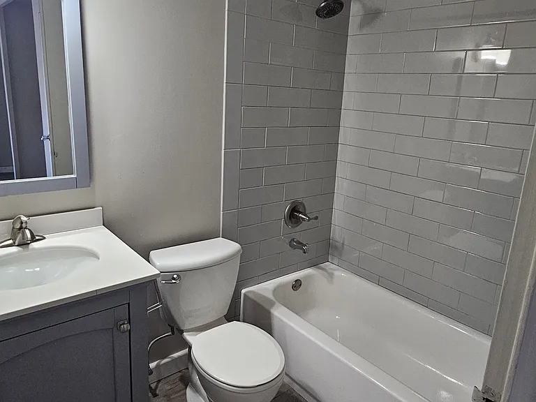 105 E North St #4 — Photo 8