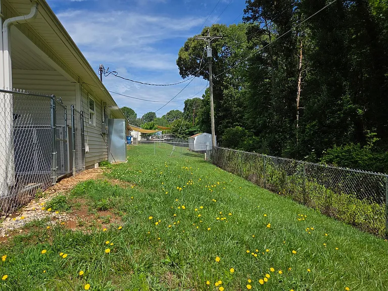 217 Foxwood Dr — Photo 13