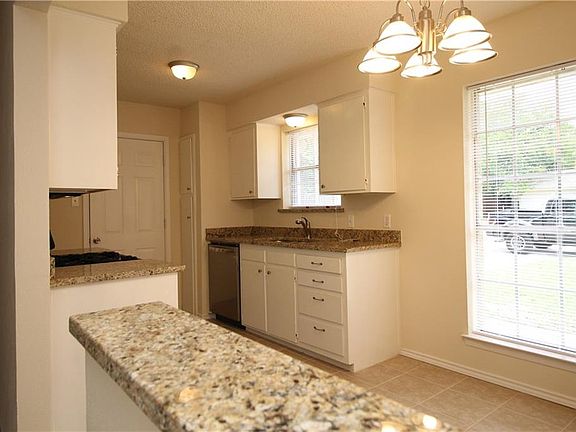 3rd image of 212 Bluebird Cir