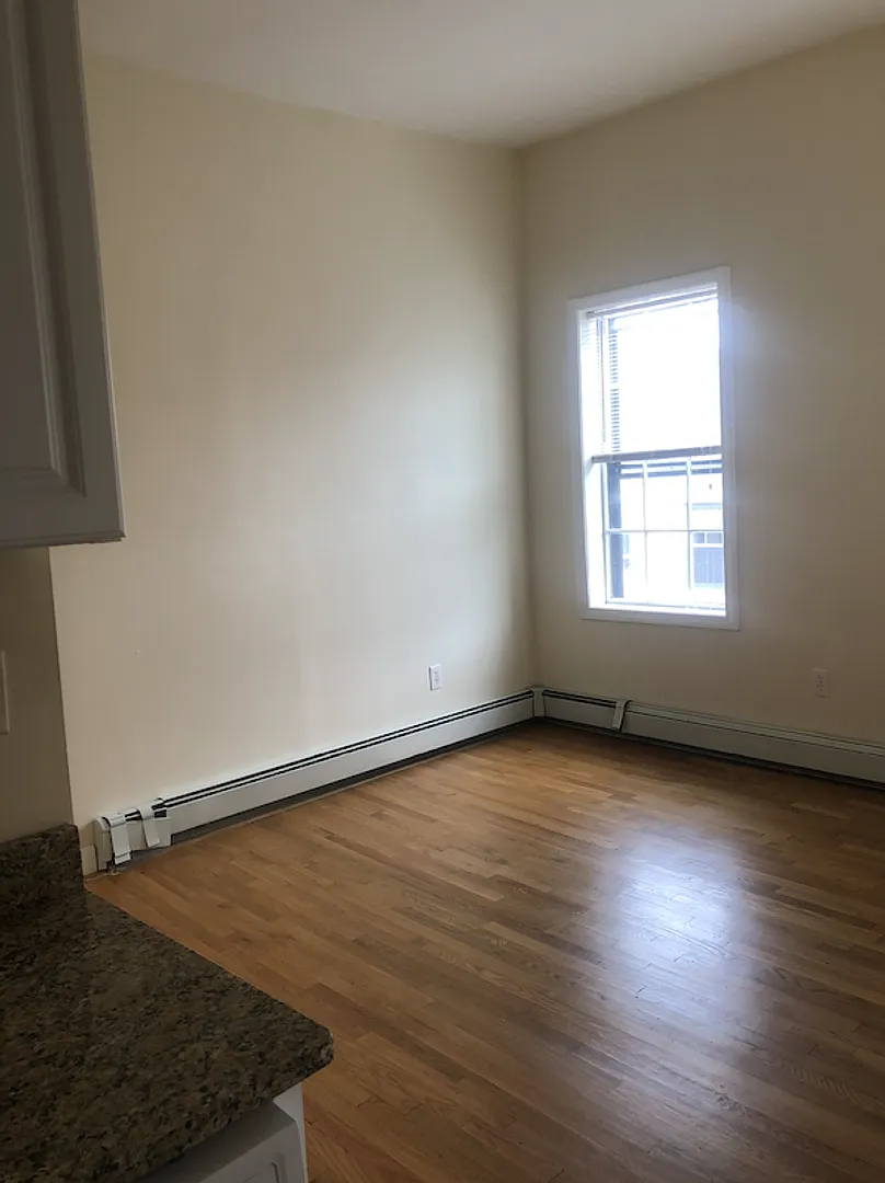 Building Photo - 28 Phillips St #4