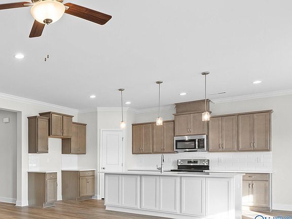 3rd image of 114 Slade Thomas Dr