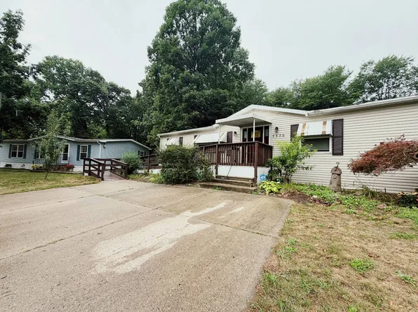 7370 Willow Wood Dr NE, Belmont, MI 49306