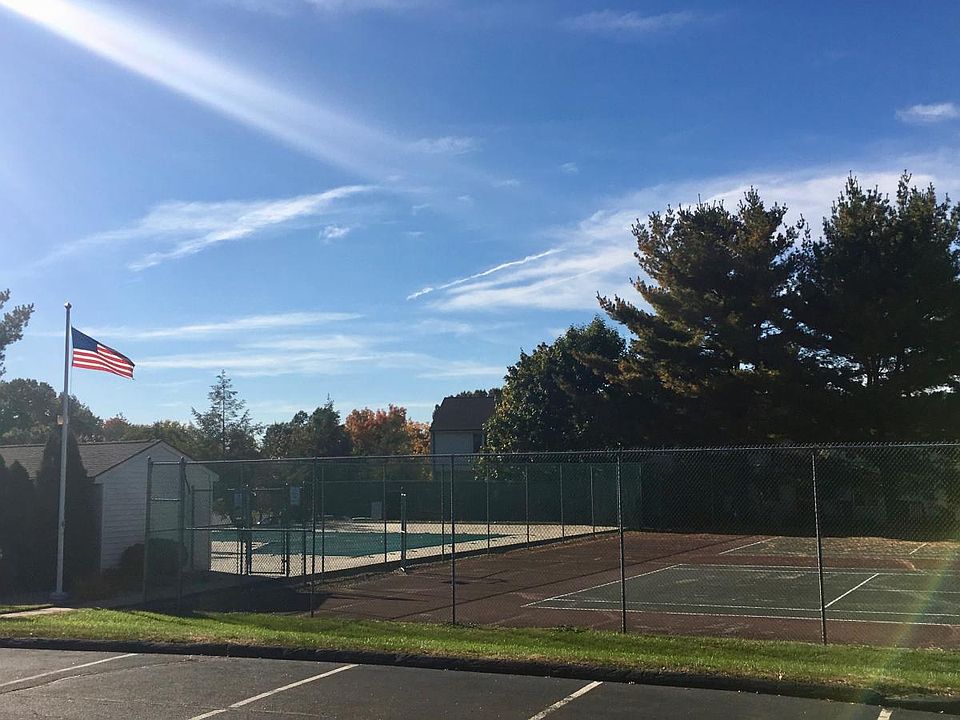 Swimming pool, tennis/basketball courts