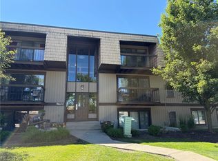 9600 Cove Dr UNIT B2, North Royalton, OH 44133