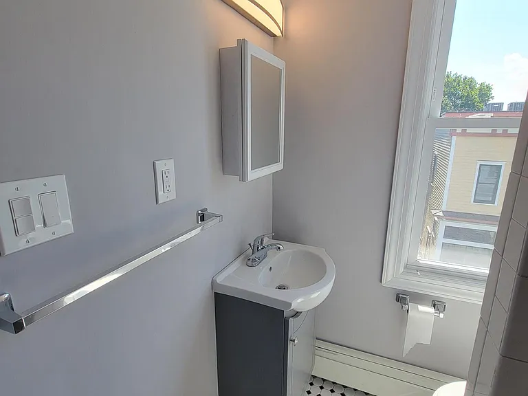 310 Sea Cliff Ave #6 — Photo 14