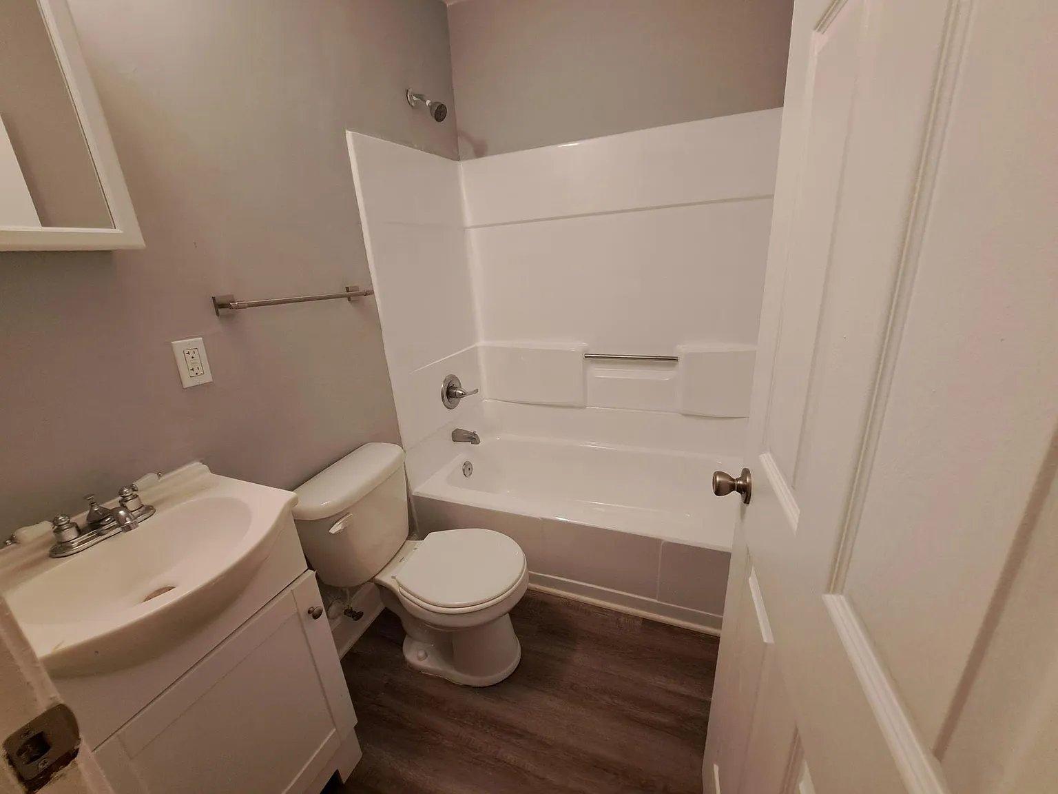 3 bed, 1.5 bath, 1279 sqft, $1,189 — Photo 3