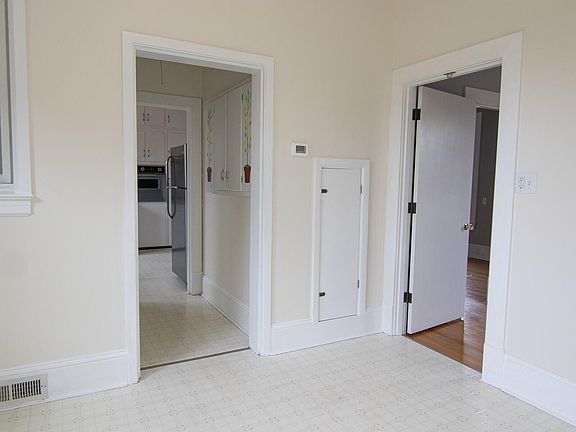 4th image of 260 W College St