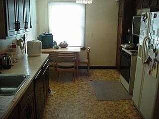 4th image of 381 Halle Dr