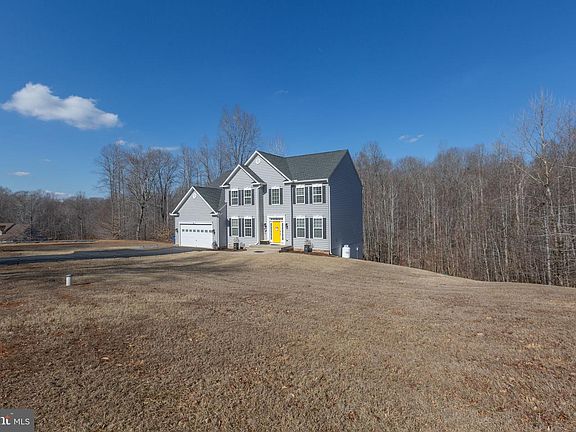 4th image of 74 Crowncrest Rd