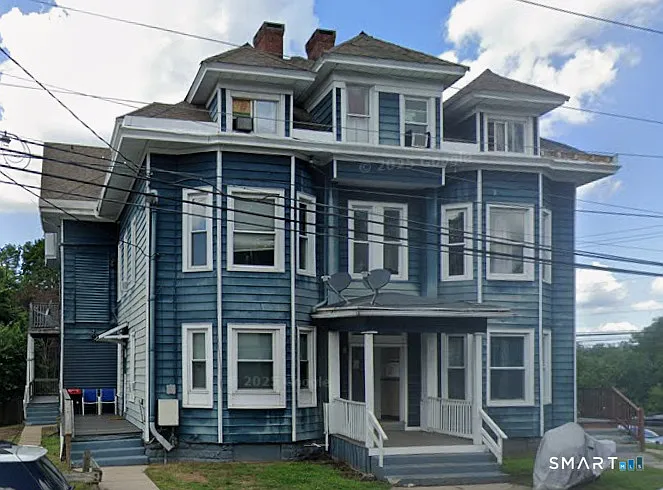 570 Broad St #3C