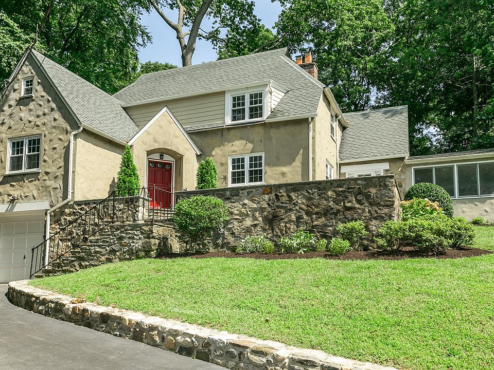 1st image of 11 Tioga Ln