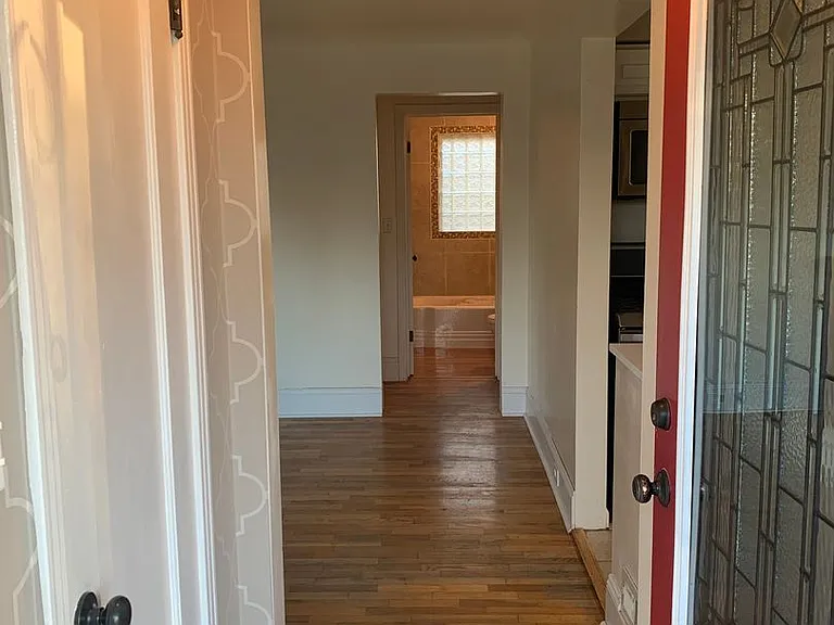 1105 Harvard Ave — Photo 2