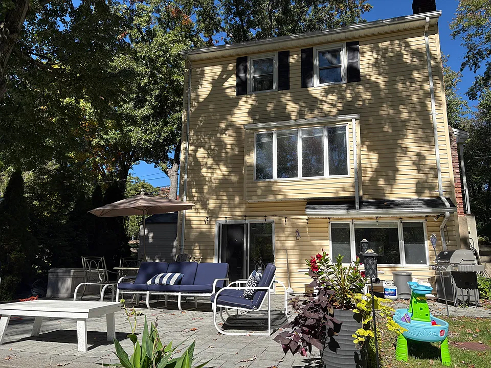 57 Lakeside Trl
