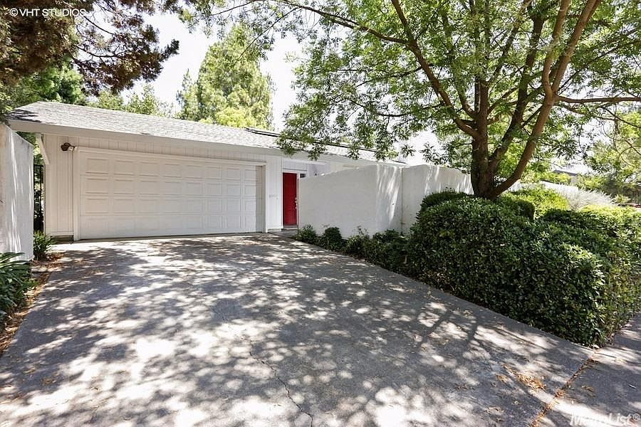 1st image of 409-411 Scripps Dr