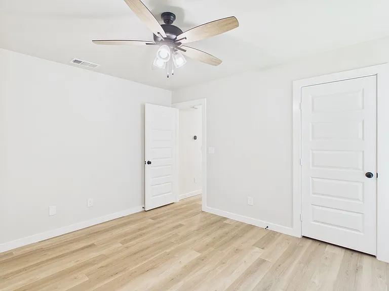 3102 Swenson St — Photo 14
