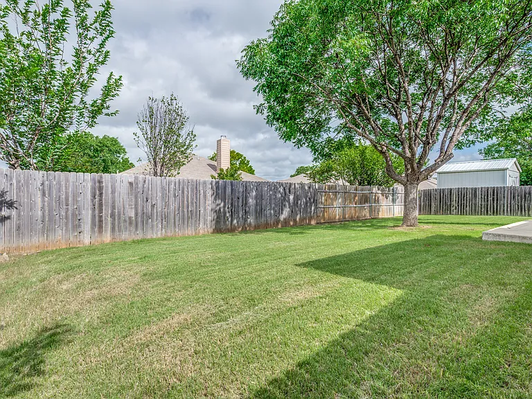 3705 Hermalinda Dr — Photo 3