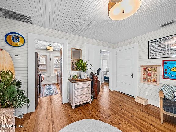 4th image of 809 2ND Street S