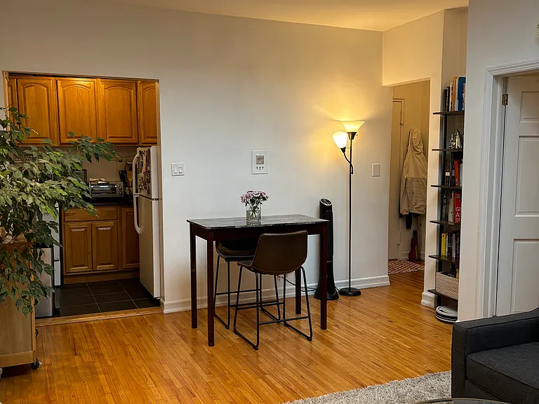 320 E 19th St #3A — Photo 4