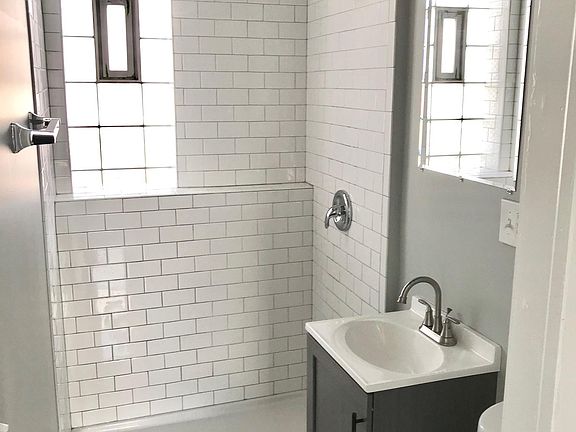 5th image of 2615 W Potomac Ave #2F