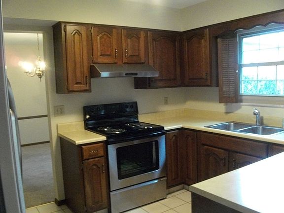 2nd image of 1481 Lorraine Ave