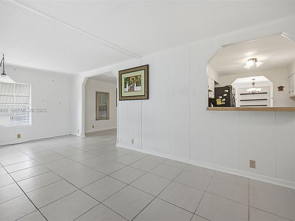 5th image of 5290 SW 23rd Ave