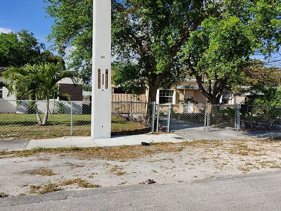 3rd image of 1761 NW 84th St