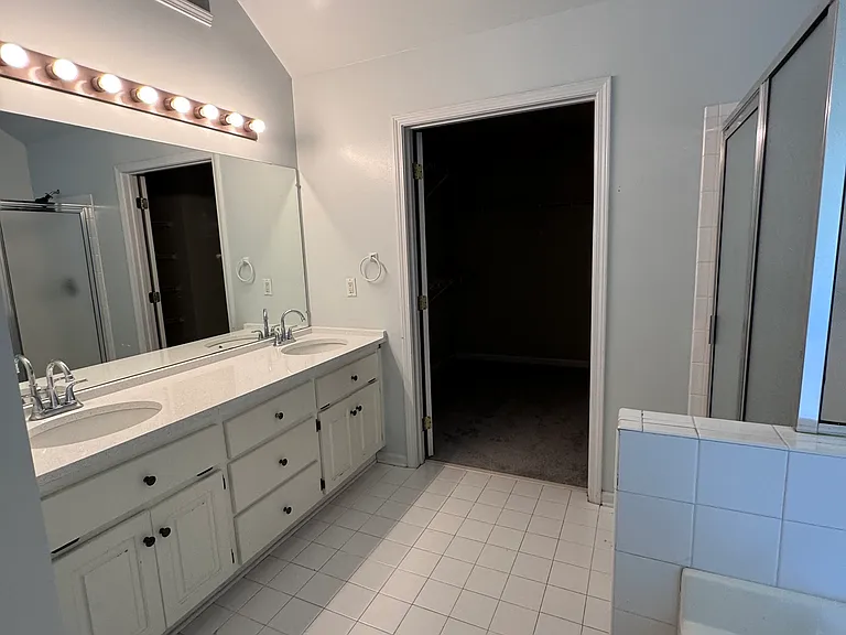 526 Matthew Dr — Photo 13