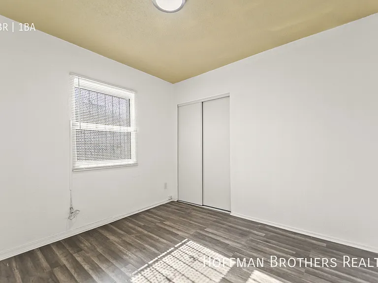 8027 S Broadway #6 — Photo 7