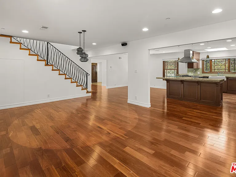 512 N Linden Dr — Photo 6
