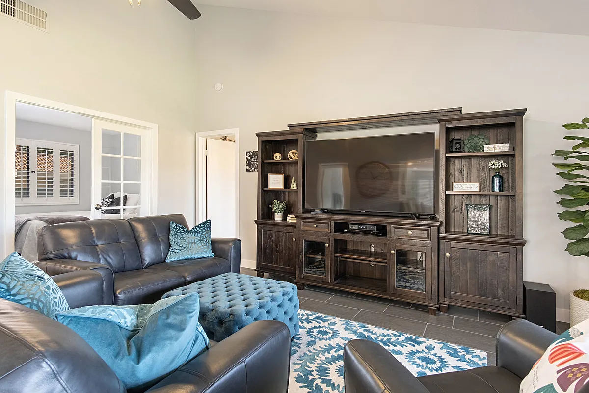 3 bed, 1345 sqft, $6,500 — Photo 3