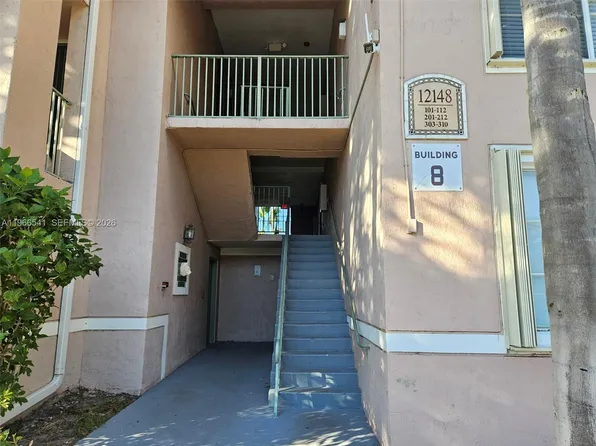 12148 Saint Andrews Pl APT 205, Hollywood, FL 33025