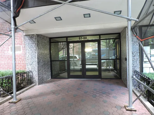 61-88 Dry Harbor Road #1E, Middle Village, NY 11379