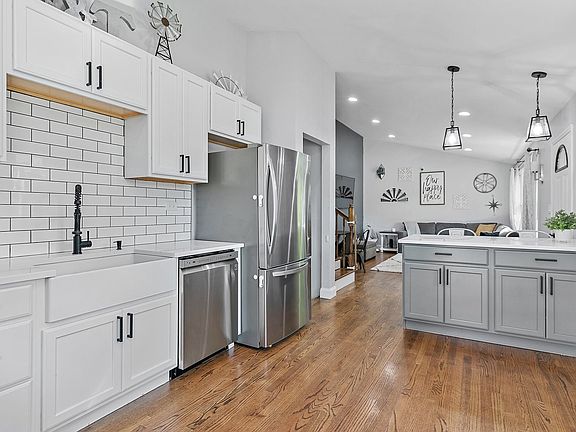 5th image of 214 N Ahrens Ave