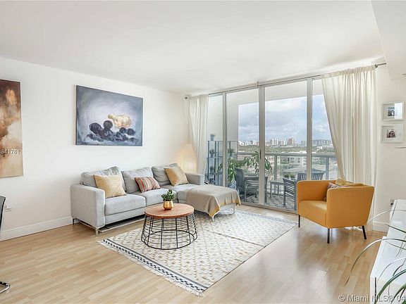 2nd image of 1900 Sunset Harbour Dr #1115