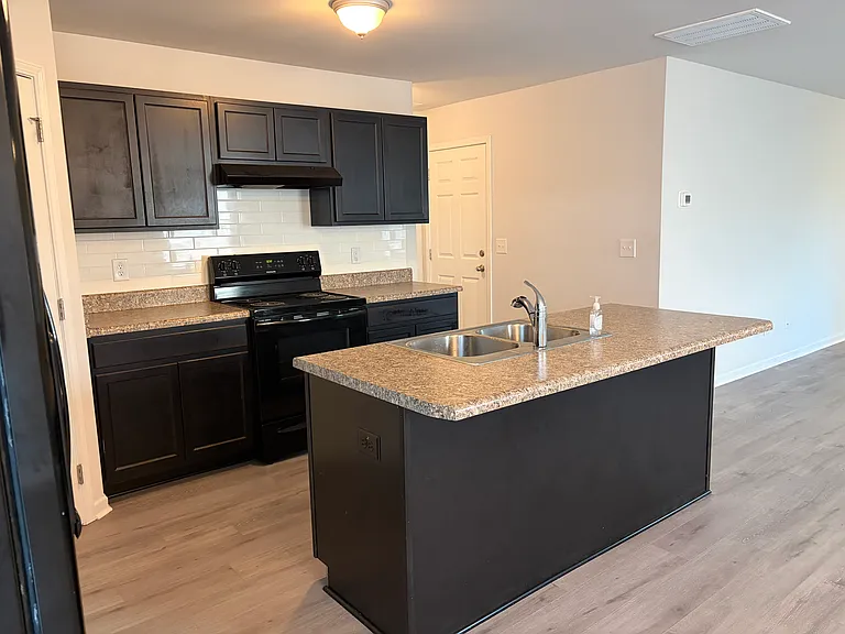 304 Range Cir — Photo 3