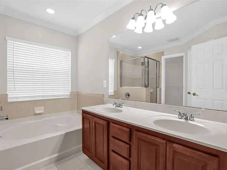 2165 Ridgewood St — Photo 22