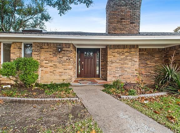 3rd image of 2727 N Cypress Cir
