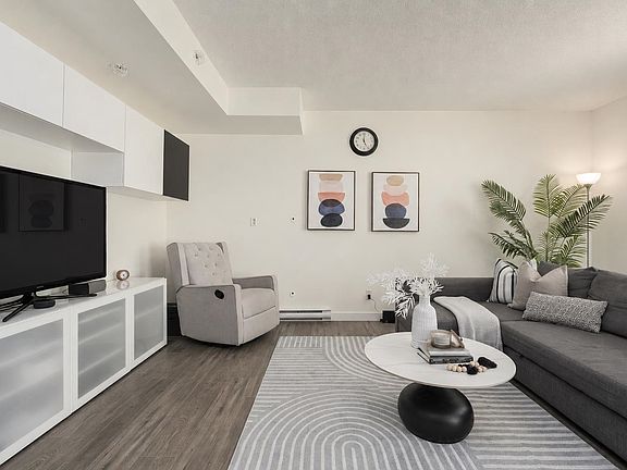 2nd image of 2232 Douglas Rd #103