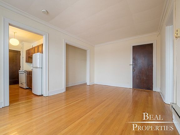 4th image of 373 Hazel Ave #B8