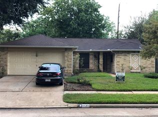 1131 E Brompton Dr, Pearland, TX 77584