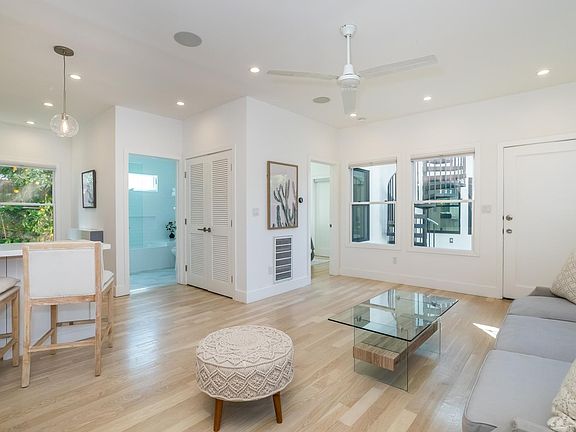 4th image of 5230 De Longpre Ave #1