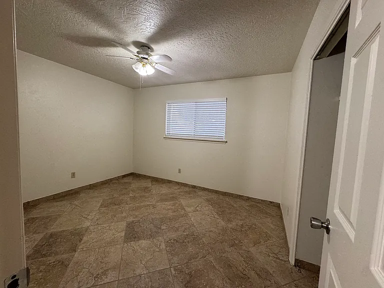 2605 Ridgeway Ct — Photo 7