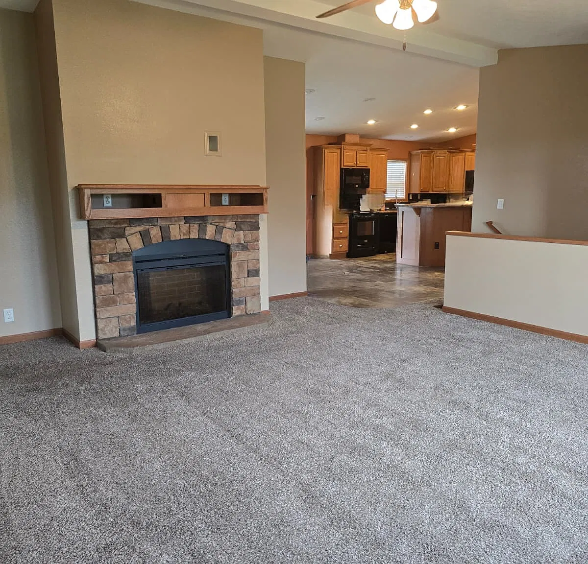 3 bed, 800 sqft, $2,500 — Photo 3