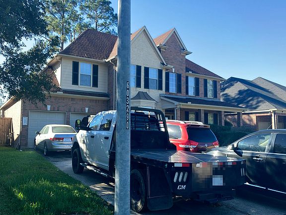 3rd image of 906 Lake Spring Way