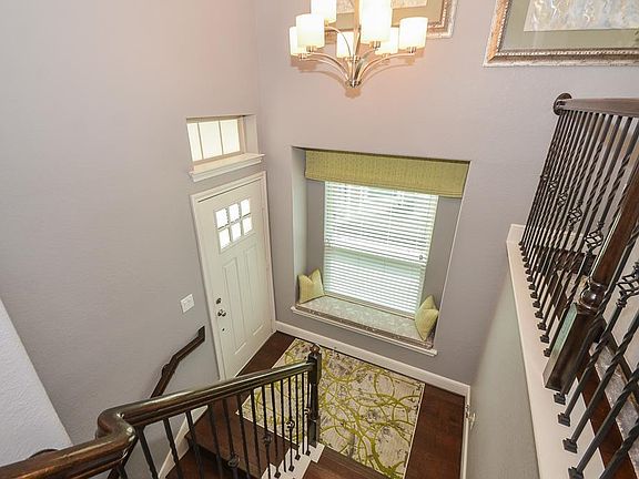 4th image of 23322 Isola St