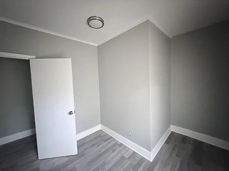 1585 Humber St — Photo 15