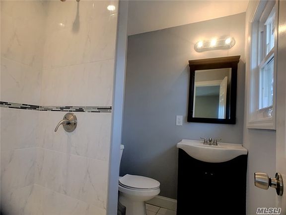 4th image of 6 Wayside Ln