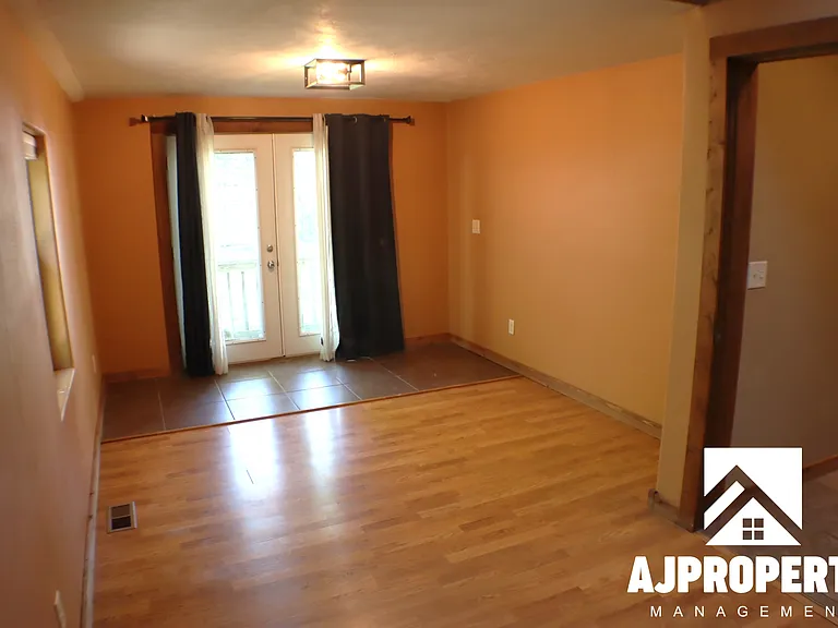 1305 S Norton Ave — Photo 6